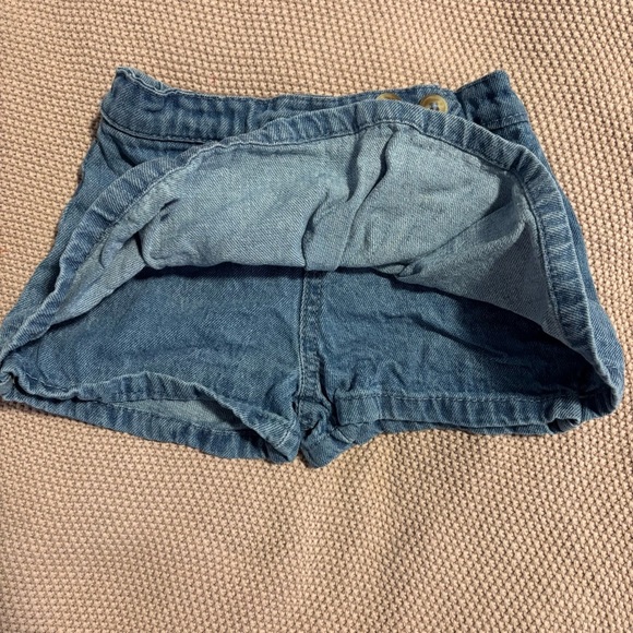 Nicole Miller White Floral Top and Blue Shorts Set - Picture 5 of 6